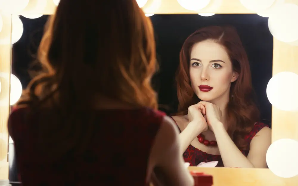 girl in mirror